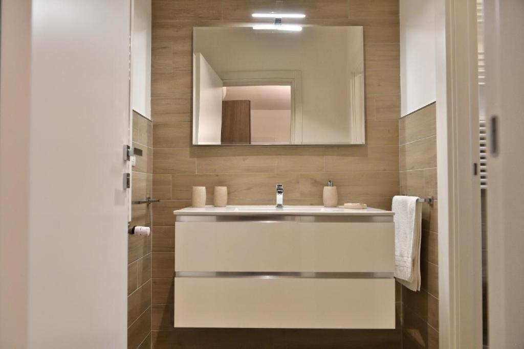 Hotel Karol Bari Airport Esterno foto