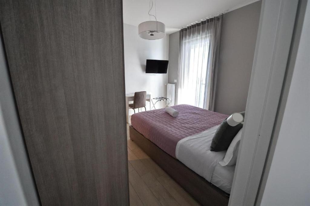 Hotel Karol Bari Airport Esterno foto